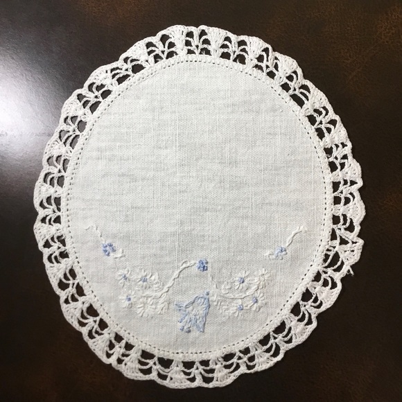 3 Vintage Handmade Doilies with Birds Hand Embroidered Crochet Lace Scallop Edge - Picture 2 of 10